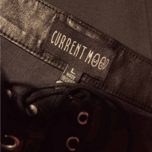 Shorts - Picture 2 of 3